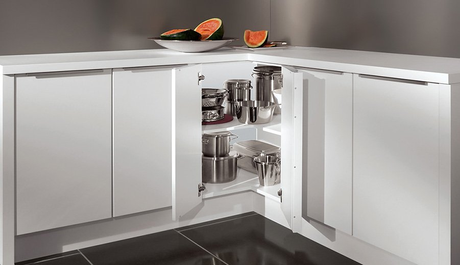 Soluciones inteligentes para aprovechar las esquinas difíciles de tu cocina