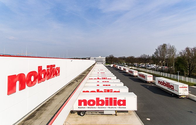 Descubriendo la Excelencia de Fabricación: MHK Ibérica y la Visita a la Fábrica de Nobilia